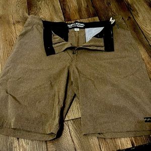 Brand new - Billabong submersibles brown shorts